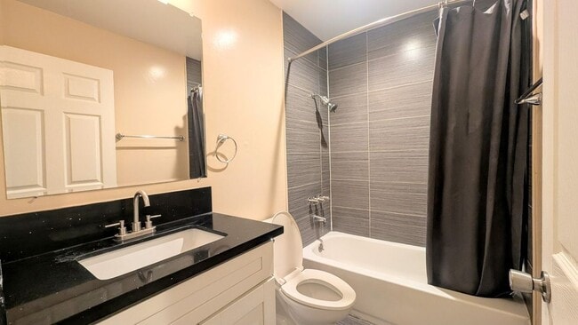 Photo - 1299 W 37th Dr Unit 2