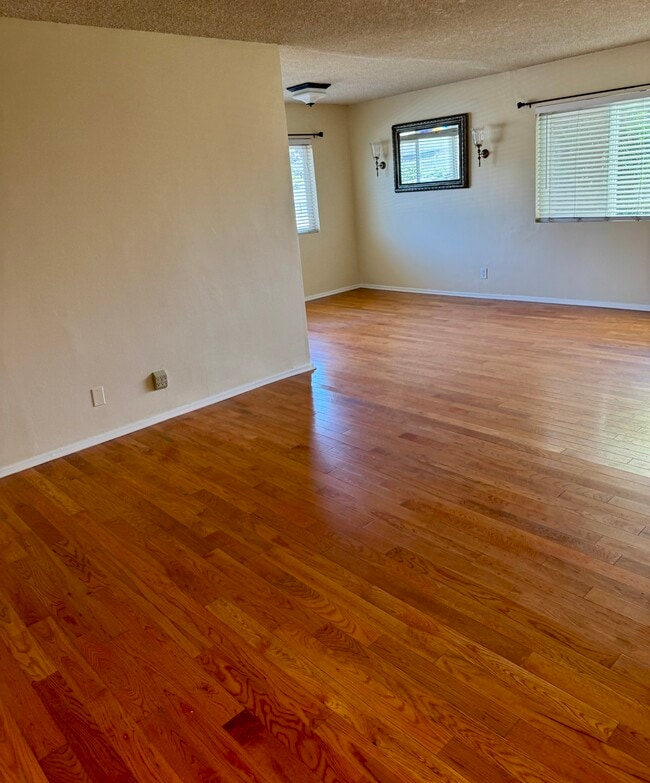 Building Photo - 1115 Cordova St Unit 108