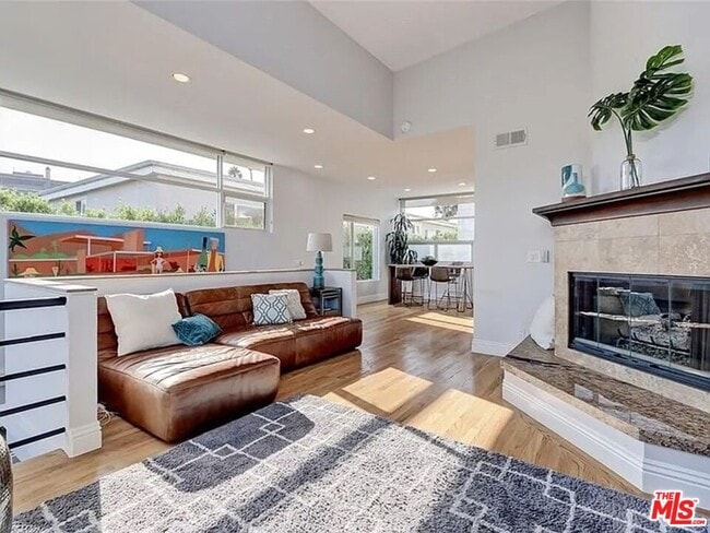 Building Photo - 650 Pacific St Unit 6