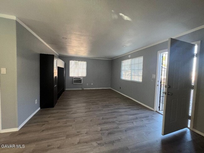 Photo - 43119 7th St E