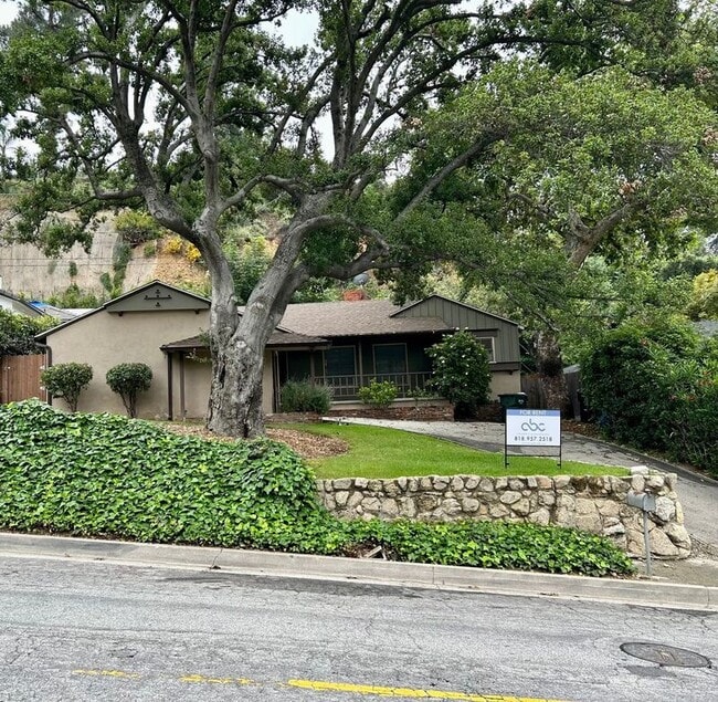 Building Photo - 5128 Crown Ave
