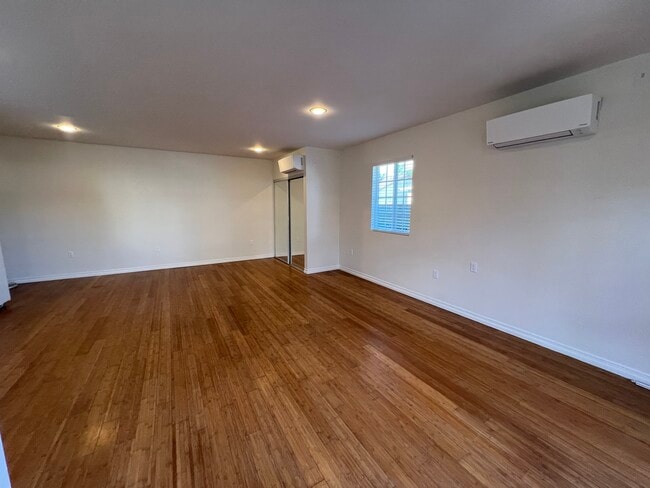 Photo - 19049 Friar St