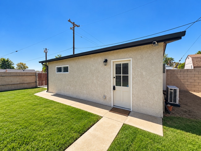 Building Photo - 7788 Laurel Ave