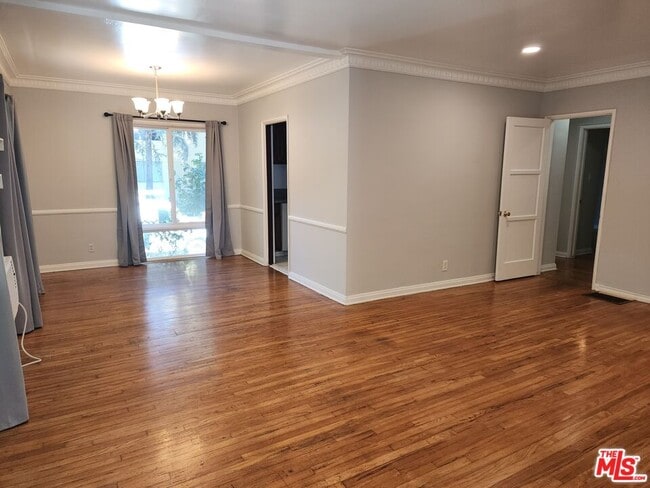 Photo - 127 N Clark Dr Condo