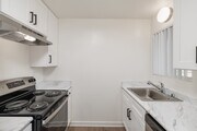 2BR, 2BA - 855SF - Kitchen - Oro Vista Apartments