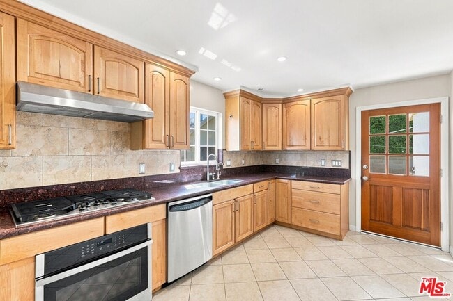 Photo - 8845 Glider Ave