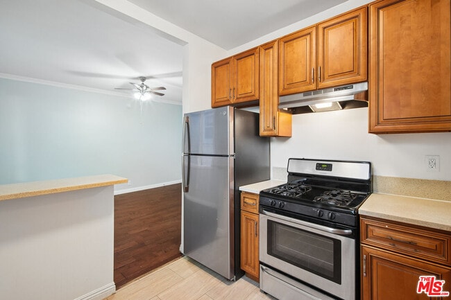 Building Photo - 1267 Vin Scully Ave Unit 9