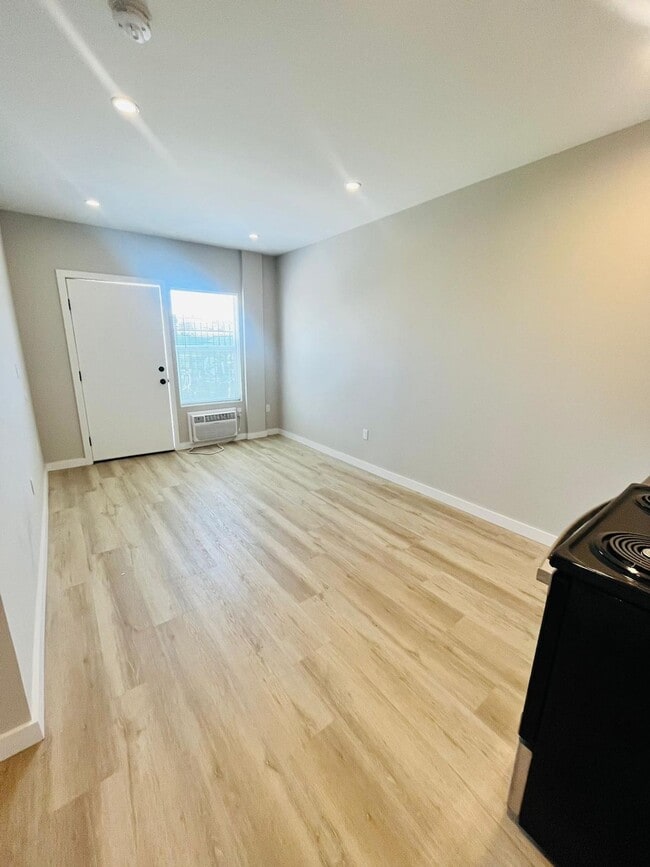 Photo - Mid City/Koreatown Recently Renovated Stud... Unit 17