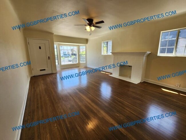 Photo - **Move In Special** Charming 3 Bedroom / 2...