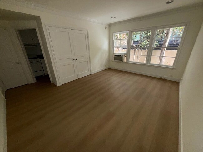 Photo - 346 N Palm Dr Unit 4