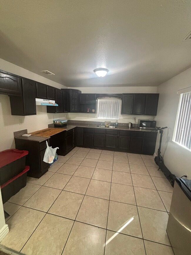 Photo - 9123 Baring Cross St