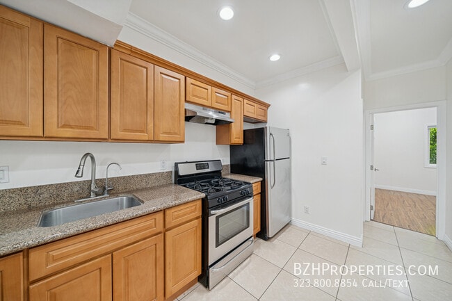 Photo - 6680 De Longpre Ave Unit 6680