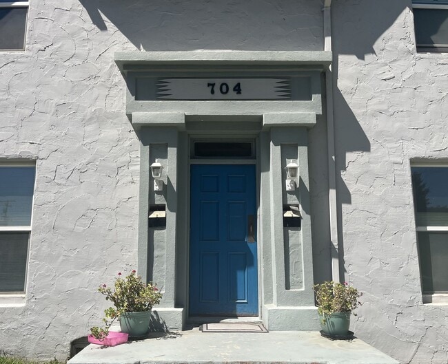 Photo - 1 bed, 1 bath located in Corona! Unit Apt B