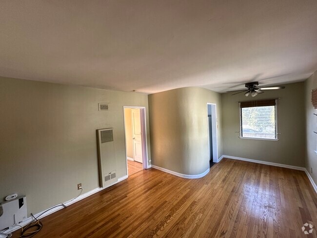 Building Photo - 1218 Bay St Unit D Rental