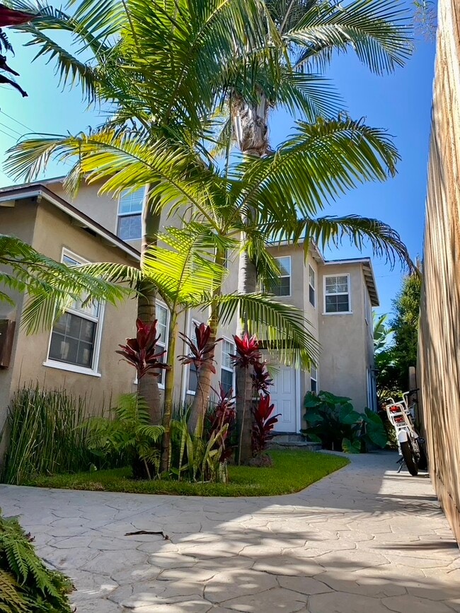 Building Photo - 11647 Ayres Ave Unit 11647