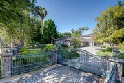 Photo - 1601 Highland Oaks Dr House