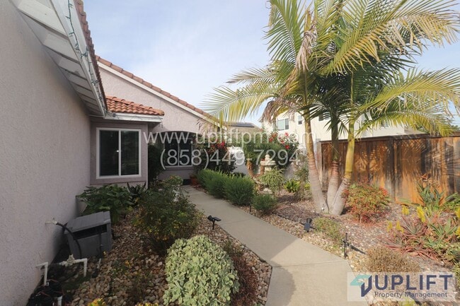 Photo - 3 Bed 2 Bath Home With Spacious Back Yard
