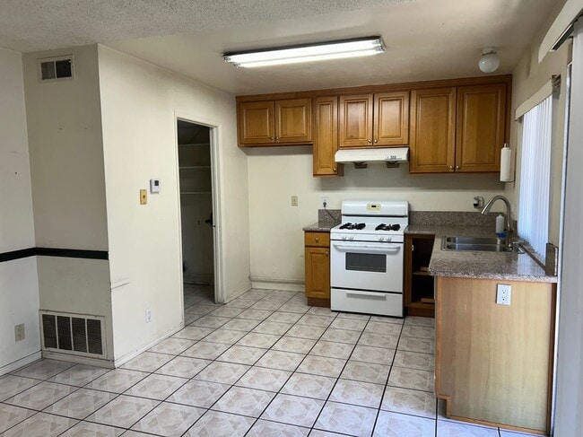 Photo - 773 Windwood Dr