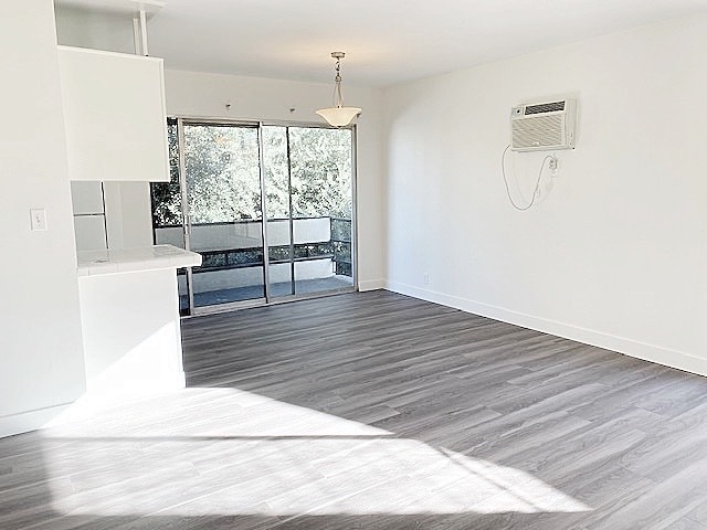 Photo - 435 S Mariposa Ave