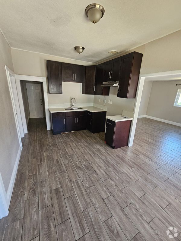 Building Photo - 12424 Broadway Ave Rental