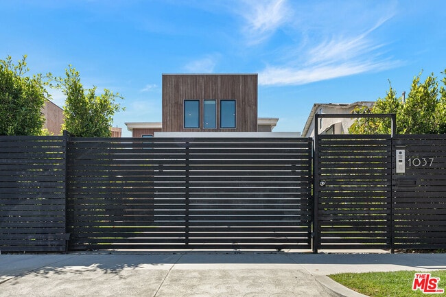 Photo - 1037 Palms Blvd