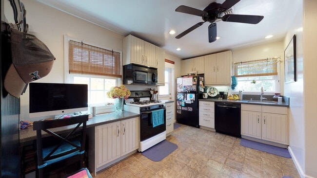 Photo - Spacious 3 Bedroom, 2 Bath Home Available ...