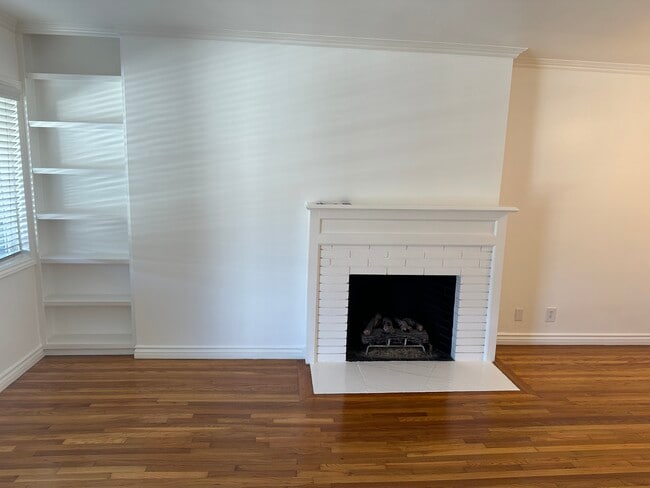 Living Room/ Built in Shelves - 933 W Huntington Dr