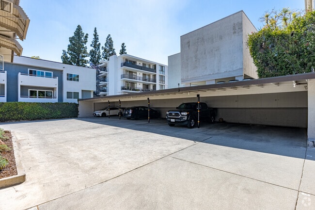 Parking - Molino House