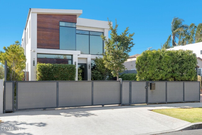 Photo - 829 Flower Ave