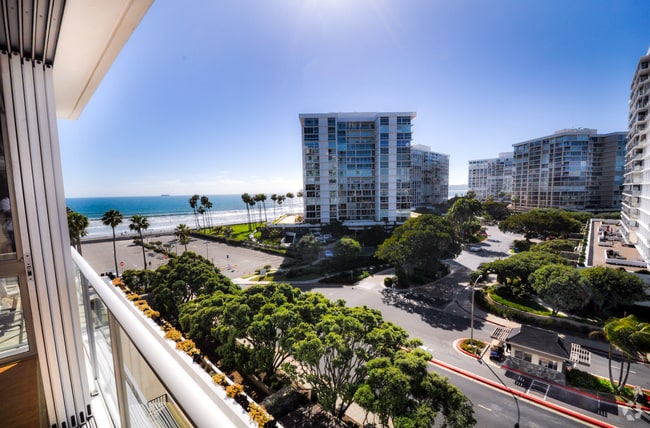 Building Photo - 1810 Avenida Del Mundo Unit Vacation Rental