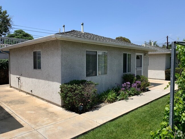 Building Photo - One Bedroom Cottage Rental