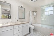 Photo - 449 Westbourne Dr