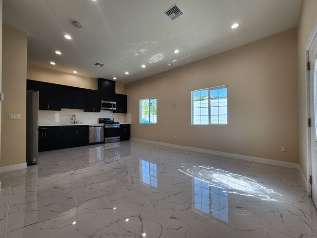 Building Photo - 10926 Olinda St