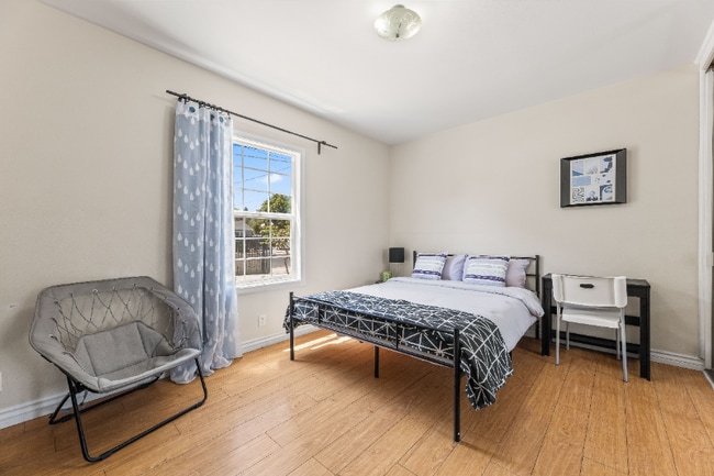 Photo - 7452 Jamieson Ave