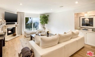 Photo - 2385 Roscomare Rd