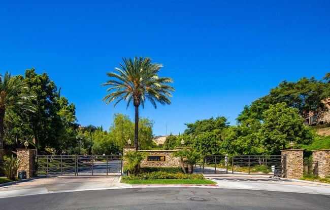 Building Photo - 2649 Bellezza Dr