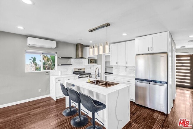 Photo - 4255 Raynol St