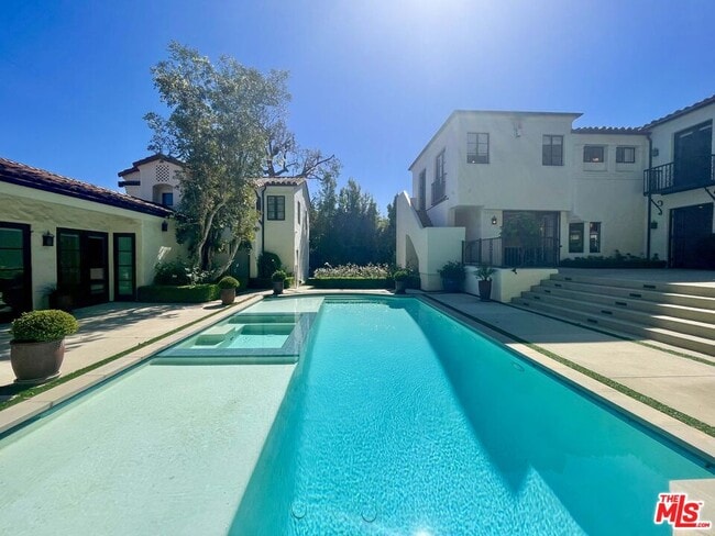 Building Photo - 610 N Arden Dr