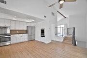 Photo - r918-920 Unit 920