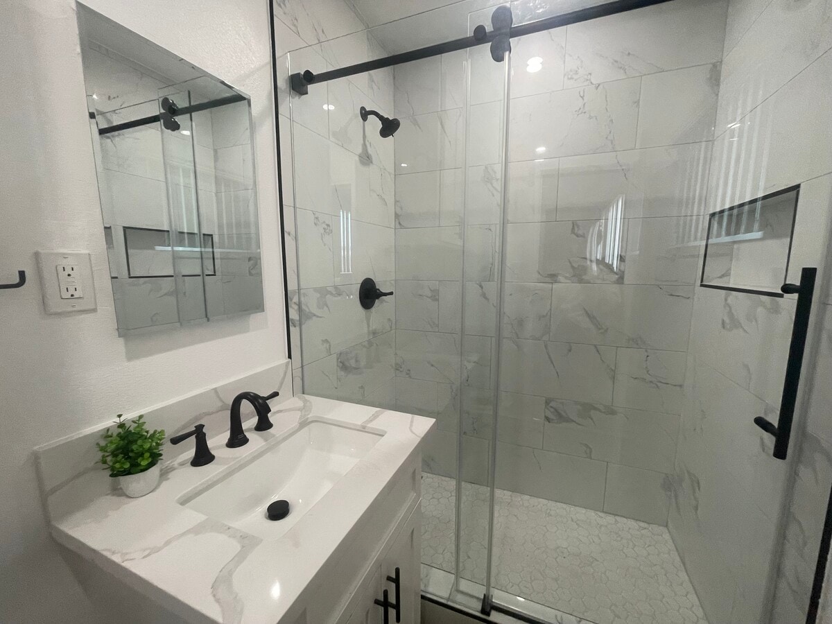 Carlton Park Apartments - Carlton Park Apartments