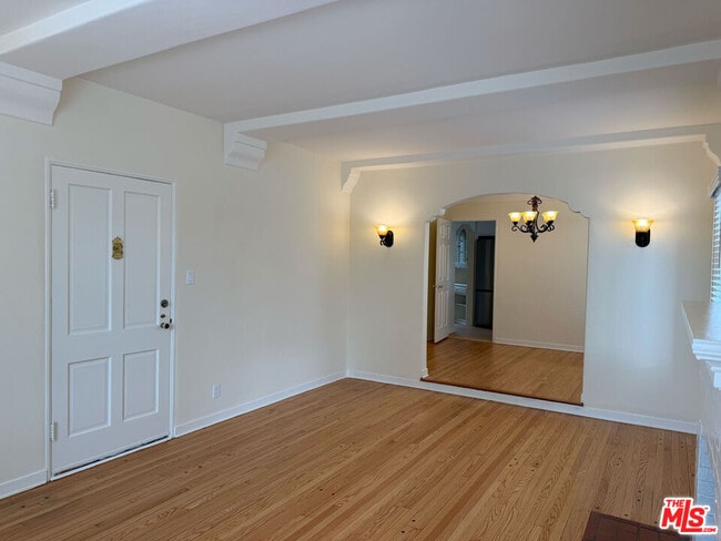 Photo - 617 W Glenoaks Blvd