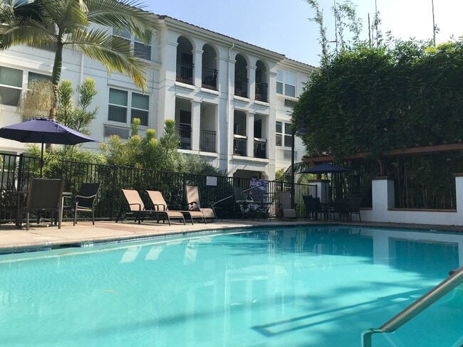 Heated year-round sparkling pool - Parkview Living