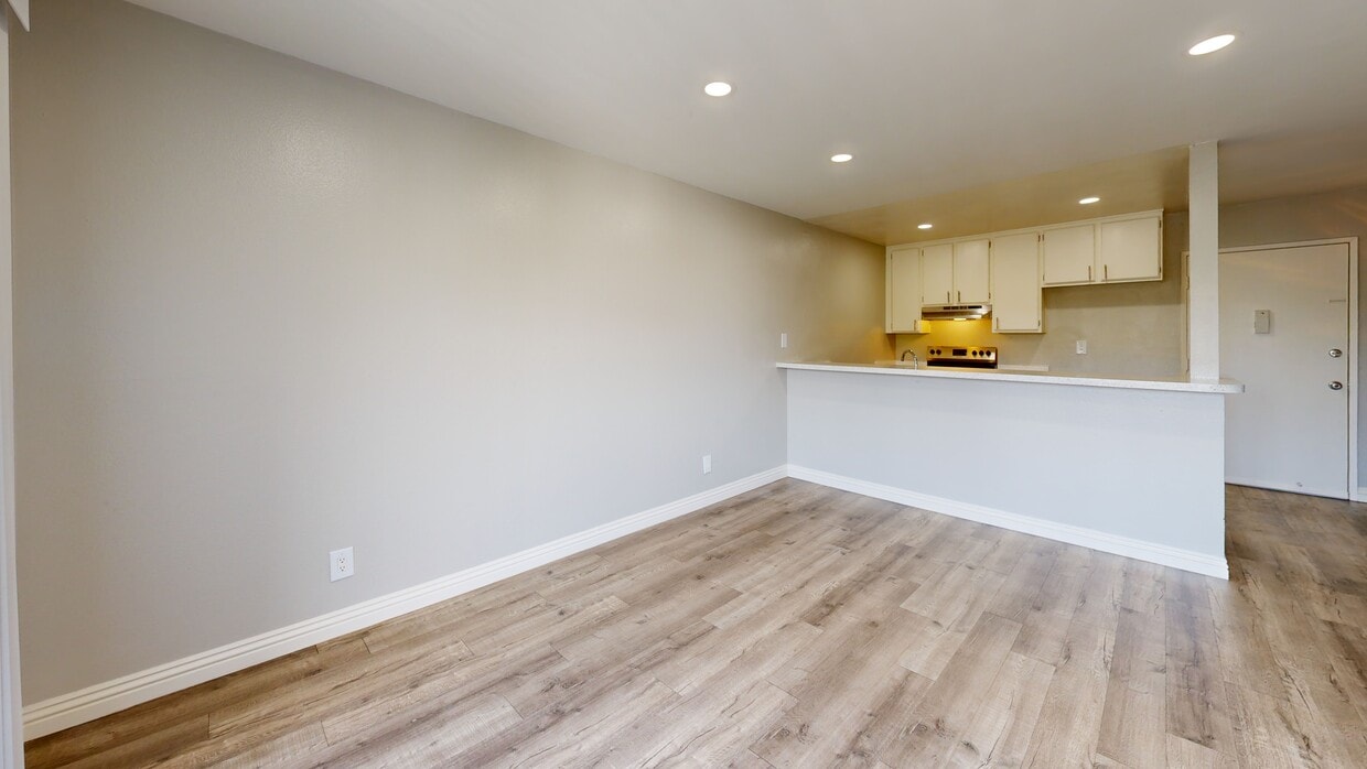 3D Tour - Newport Plaza