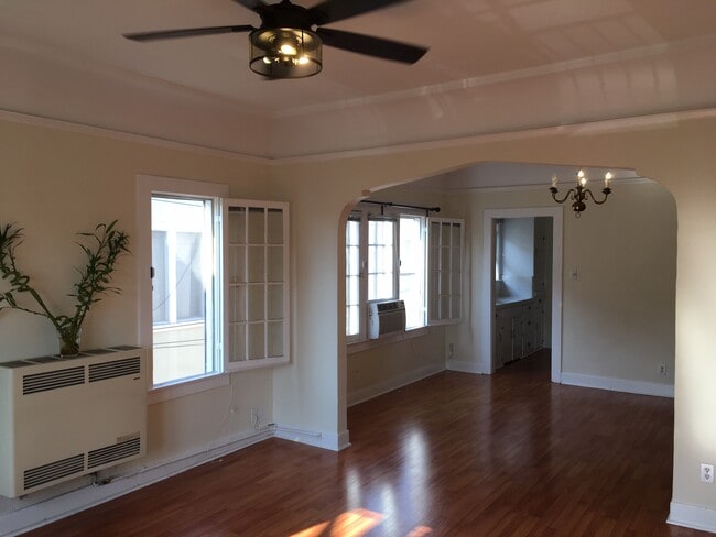 Building Photo - 507 N Norton Ave Unit 507 1/2