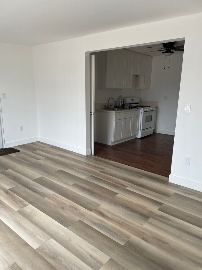 Photo - 1740 Robinlinda Ln