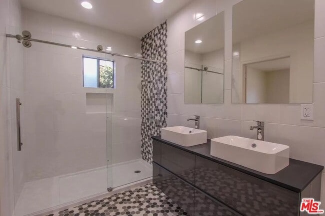 Photo - 7701 Norton Ave