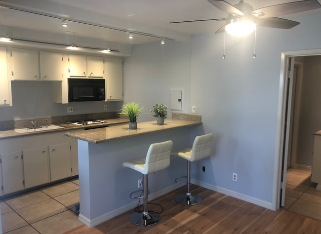 Building Photo - Blix, 10814-10818 Unit 814 - B