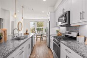 Photo - 645 W 17th St