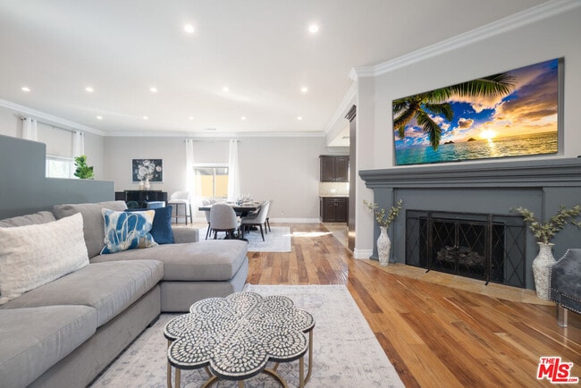 Photo - 5181 Densmore Ave