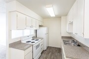 2 BR, 2 BA - 910 SF - Summit Apartments